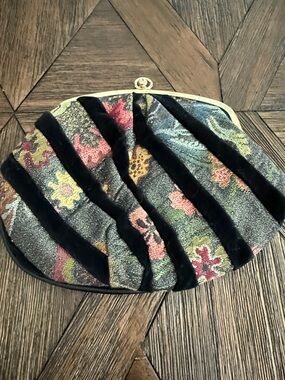 Vintage Di Firenze Italy Floral Tapestry Purse Black Stripe Kiss Lock Gold Clasp